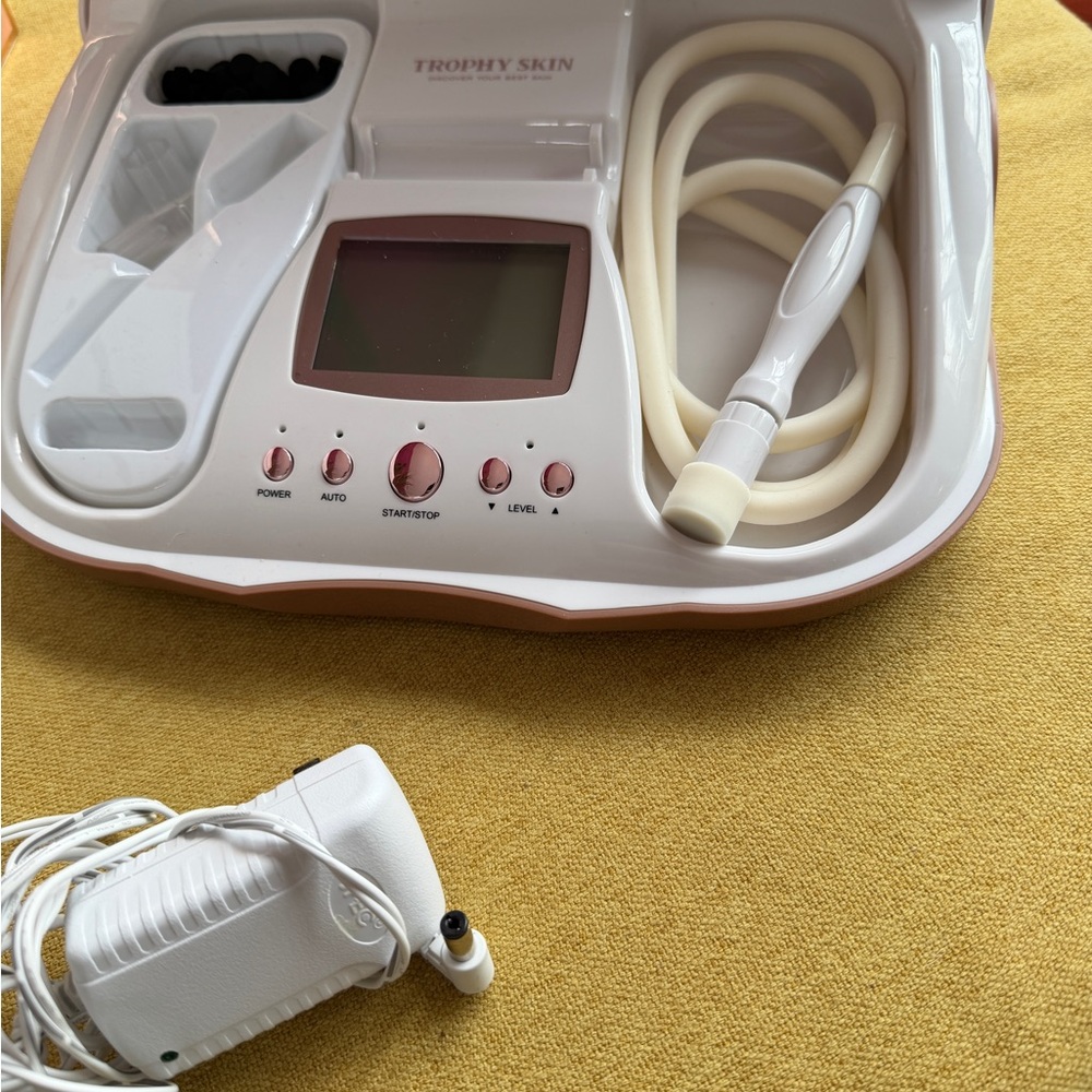 Trophy Skin White MicrodermMD Device - Picture 4 of 5
